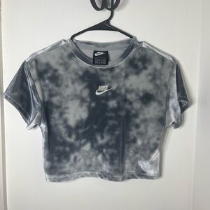 Nike Girls Tie-Dye Crop Top Tee Gray Black Swoosh | Size 6X (6–7 Years